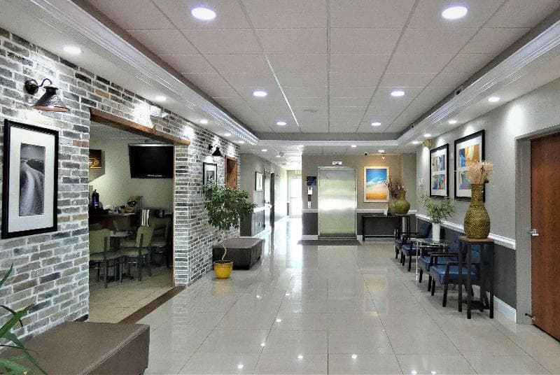 Days Inn & Suites by Wyndham Savannah North I-95 5