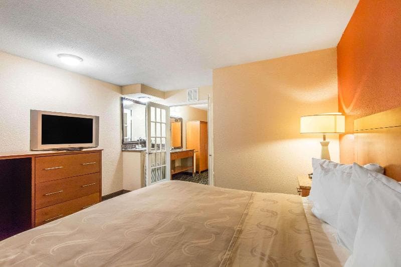 Quality Inn & Suites I-35 Near At&T Center 4