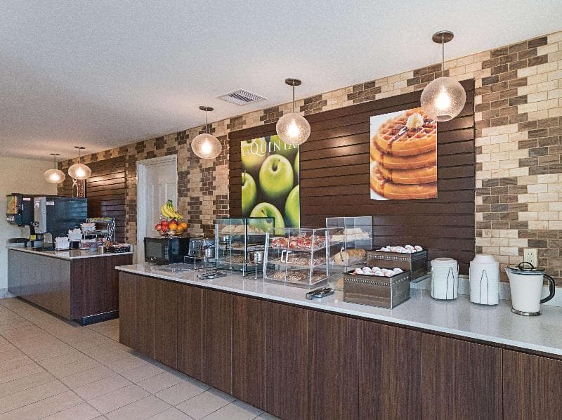 La Quinta Inn & Suites by Wyndham Mathis 3