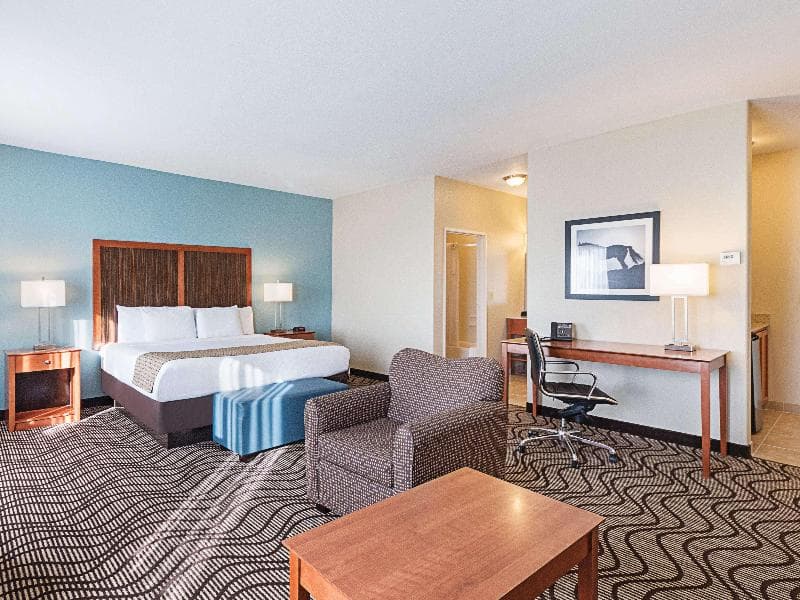 La Quinta Inn & Suites by Wyndham Mathis 5