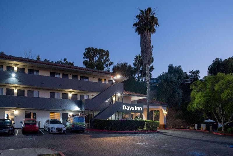 Days Inn by Wyndham Encinitas Moonlight Beach 3