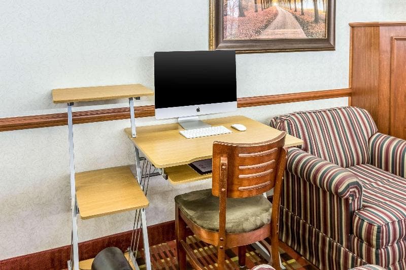 Econo Lodge Westside main