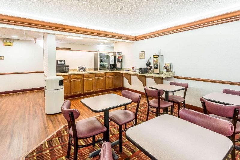 Econo Lodge Westside photo 1