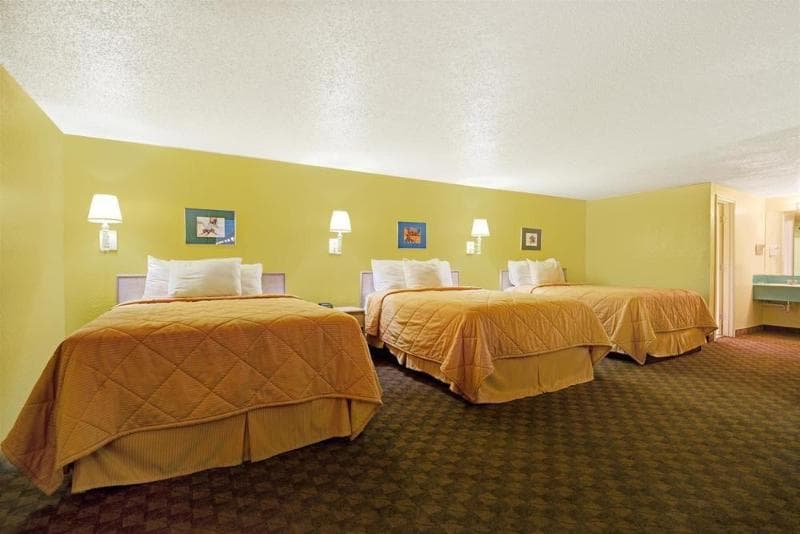 Knights Inn San Marcos 4