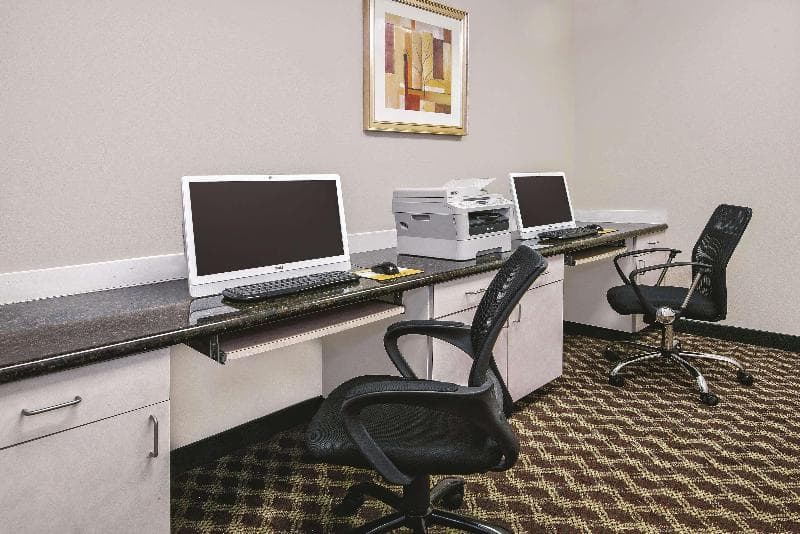 La Quinta Inn & Suites by Wyndham Stephenville photo 1