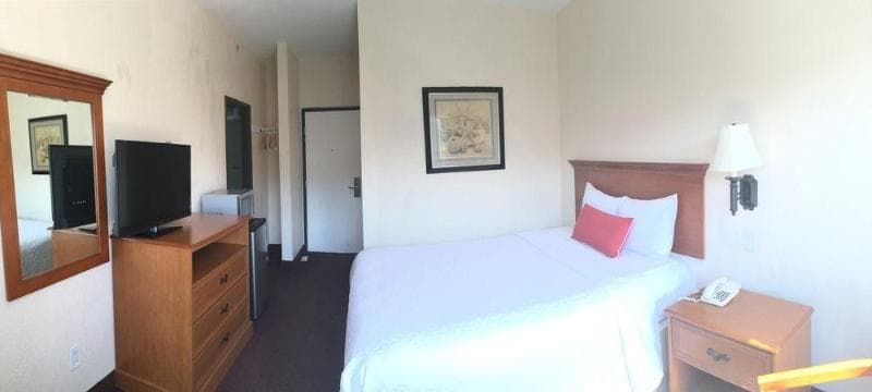 Harborview Inn & Suites photo 1