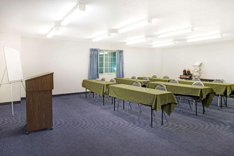 SureStay by Best Western Sacramento South Natomas 4