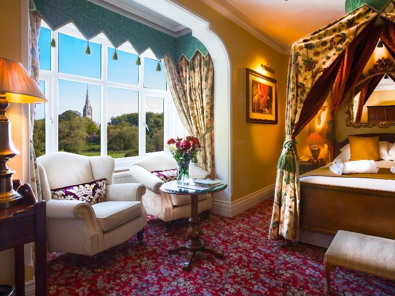 Riverside Contemporary Manor House Hotel 5