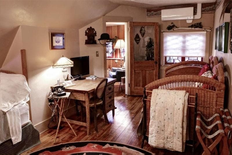 The Queen, A Victorian Bed & Breakfast main