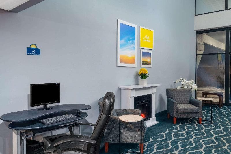 Days Inn By Wyndham Scranton photo 1