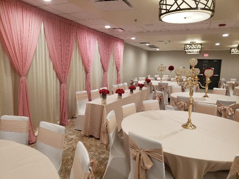 Holiday Inn Tacoma Mall 4