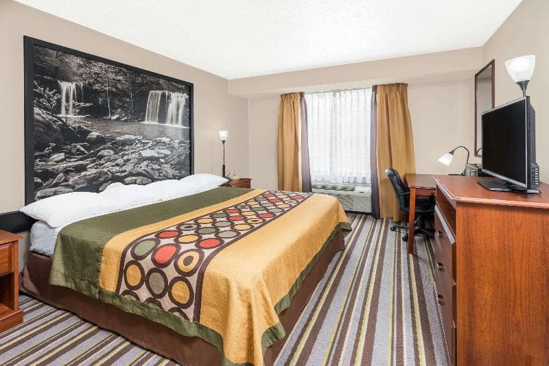 Super 8 by Wyndham Bolivar 3