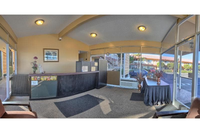 Relax Inn & Suites 4