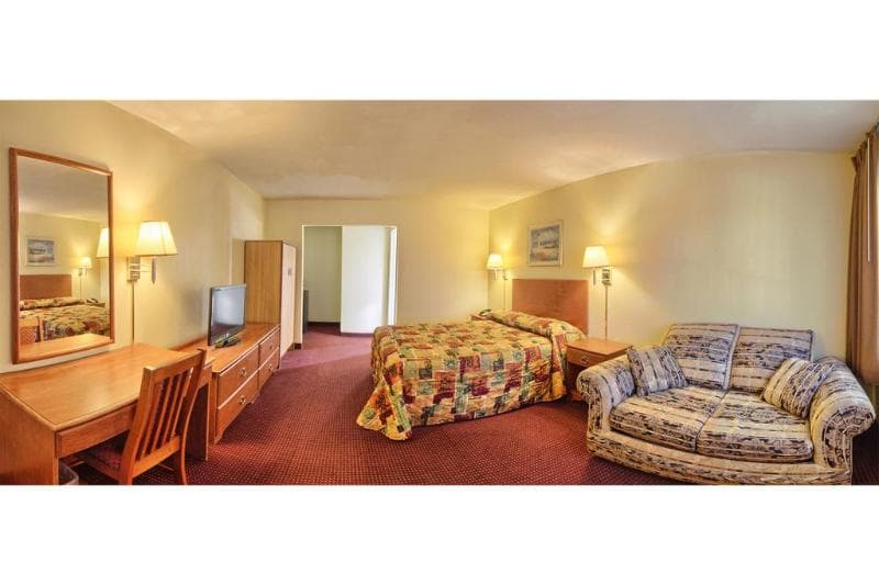 Relax Inn & Suites 5