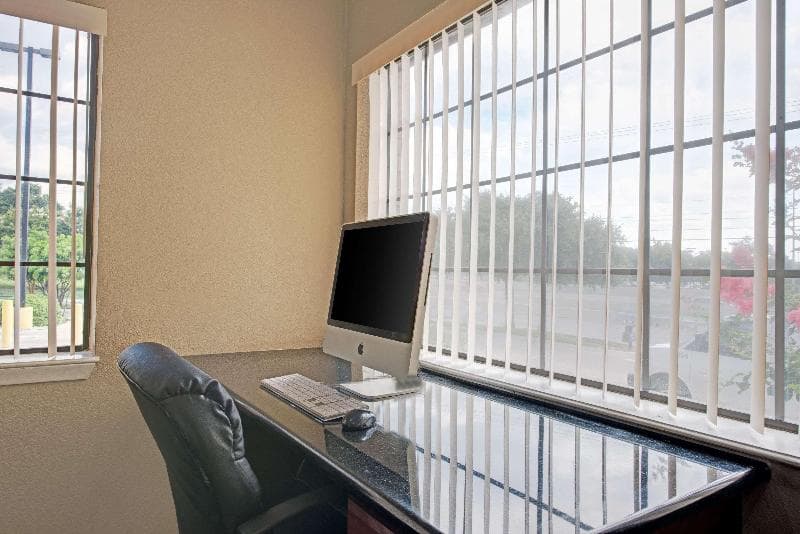 Days Inn By Wyndham San Antonio Near Fiesta Park 2