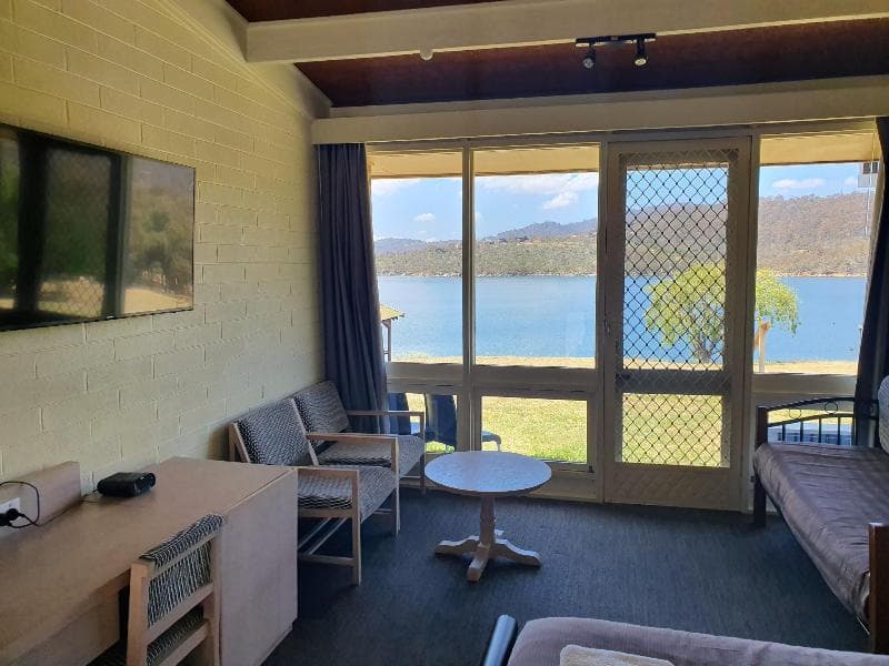 Lake Jindabyne Hotel main