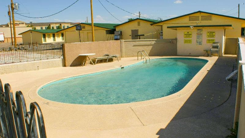 Hwy. Express Inn & Suites 4
