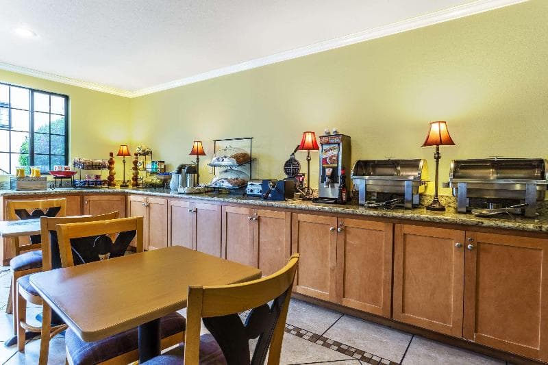 Ramada By Wyndham Mountain View 4