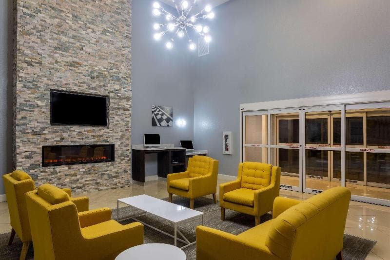 La Quinta Inn & Suites by Wyndham Sebring 5
