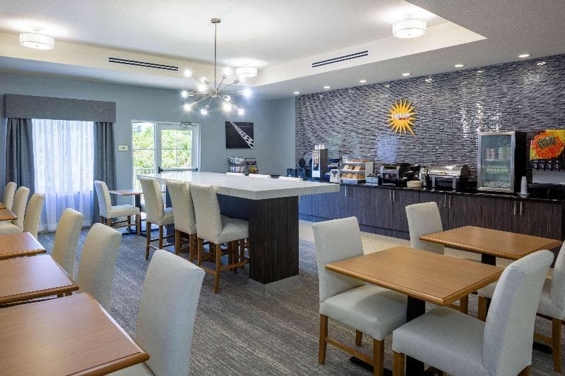 La Quinta Inn & Suites by Wyndham Sebring 3