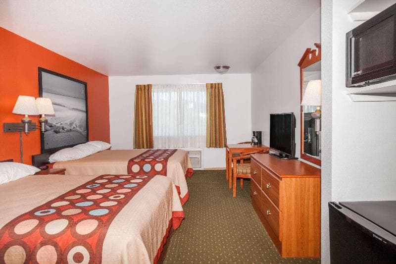 Super 8 By Wyndham Cloverdale photo 1