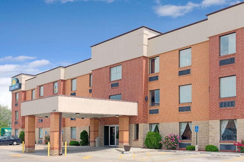 Days Inn by Wyndham Downtown St. Louis photo 1