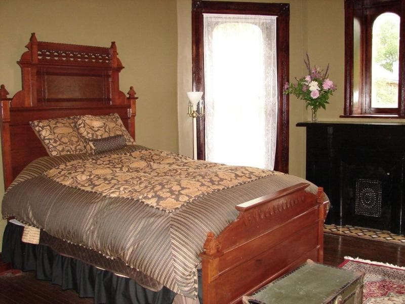 Whiskey Mansion Bed & Breakfast main