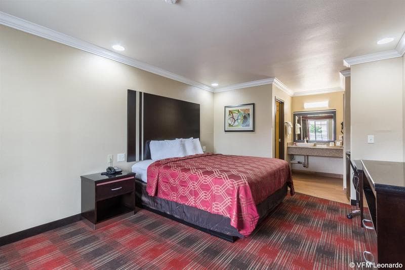 Econo Lodge Inn & Suites Escondido Downtown main