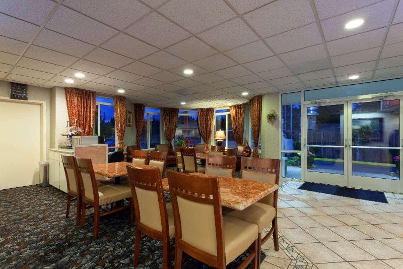 Ramada By Wyndham Seatac Airport North 4