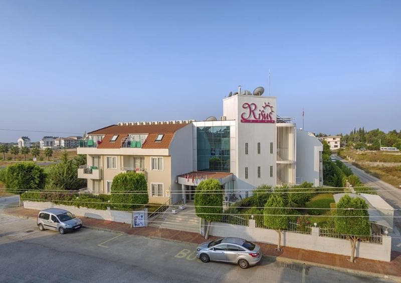 Risus Hotel Side photo 1