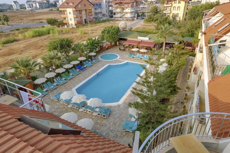 Risus Hotel Side 3
