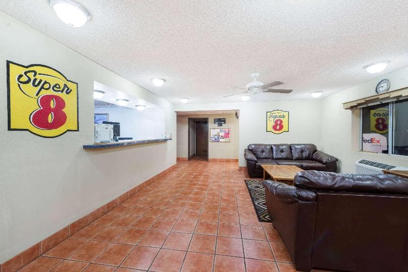Super 8 By Wyndham Socorro 4