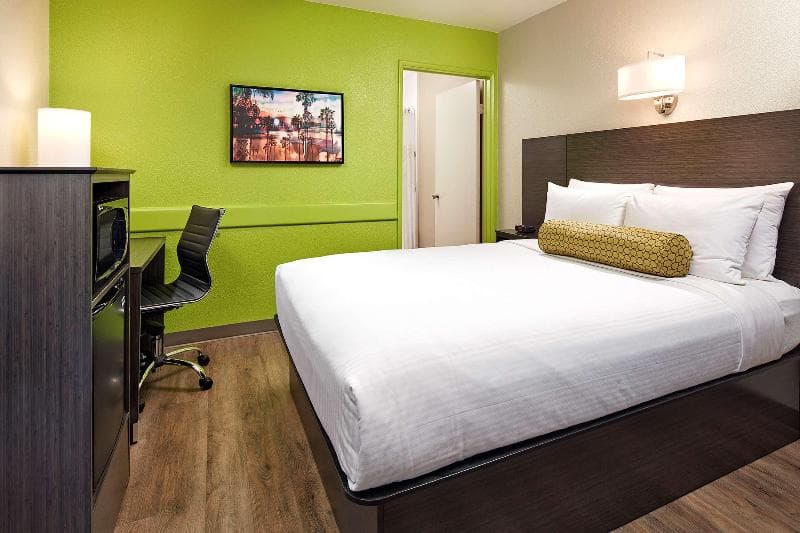 SureStay Hotel by Best Western San Diego Pacific Beach 4