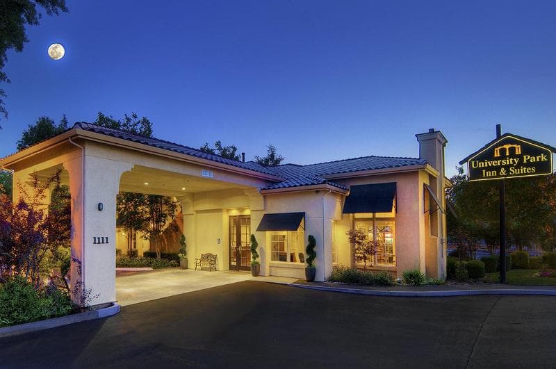 University Park Inn & Suites 5