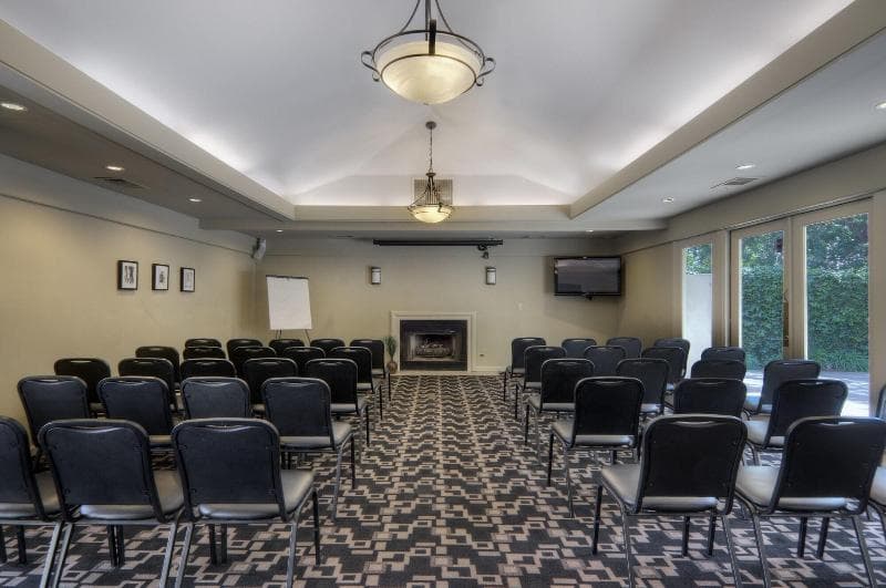 University Park Inn & Suites photo 1