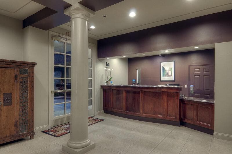 University Park Inn & Suites 4