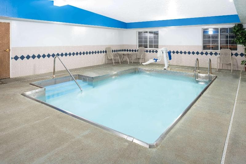 Microtel Inn & Suites by Wyndham Springfield 4