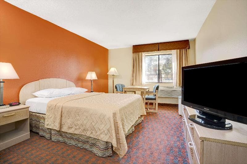Days Inn By Wyndham Woodland photo 1