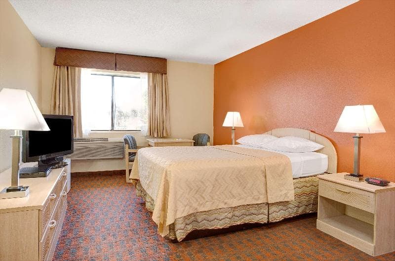 Days Inn By Wyndham Woodland 5