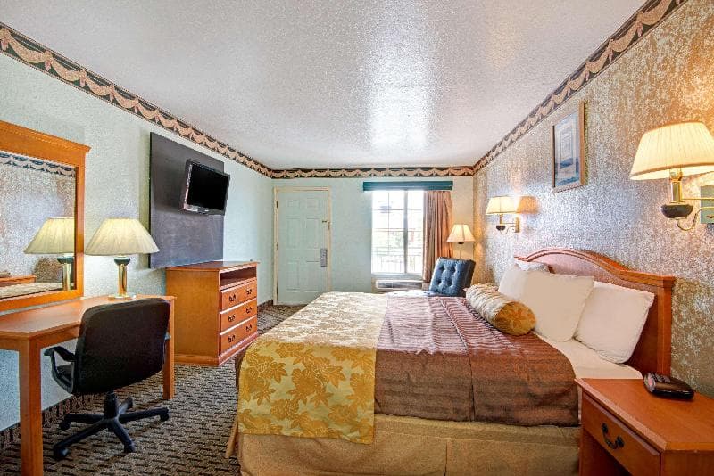 Travelodge by Wyndham San Antonio Lackland A F B 4