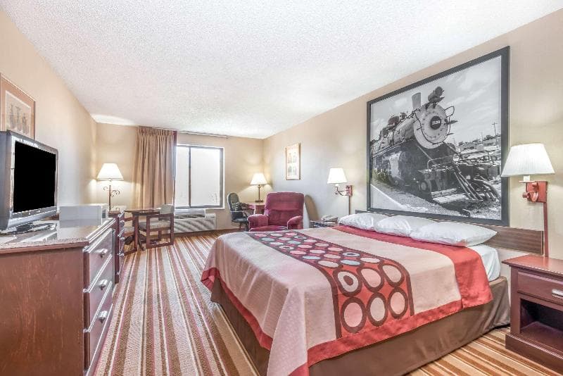 Super 8 By Wyndham Salina I-70 2