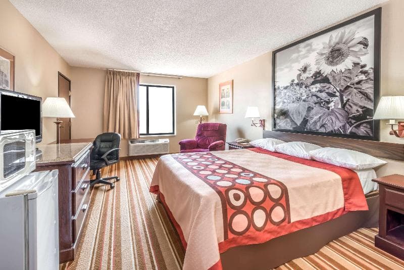 Super 8 By Wyndham Salina I-70 5