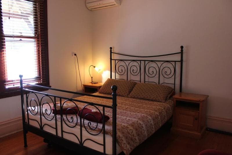 Burwood Bed & Breakfast 4