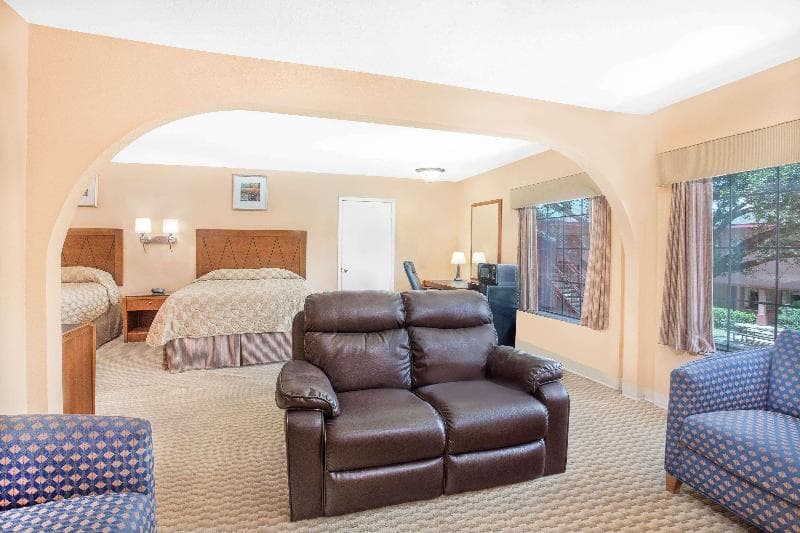 Super 8 by Wyndham San Angelo 5