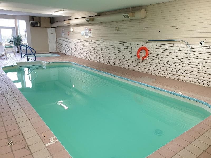 Riverland Inn & Suites photo 1