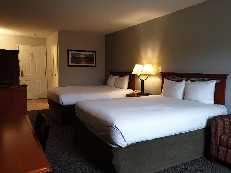 Riverland Inn & Suites 3