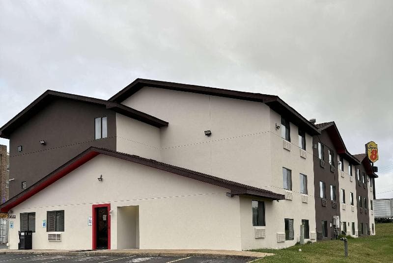 Super 8 by Wyndham Springfield North I-44 2