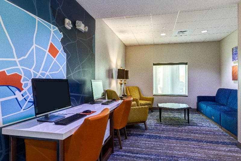 Holiday Inn Express & Suites Salina 2