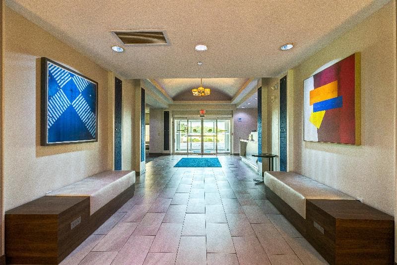 Holiday Inn Express & Suites Salina 3
