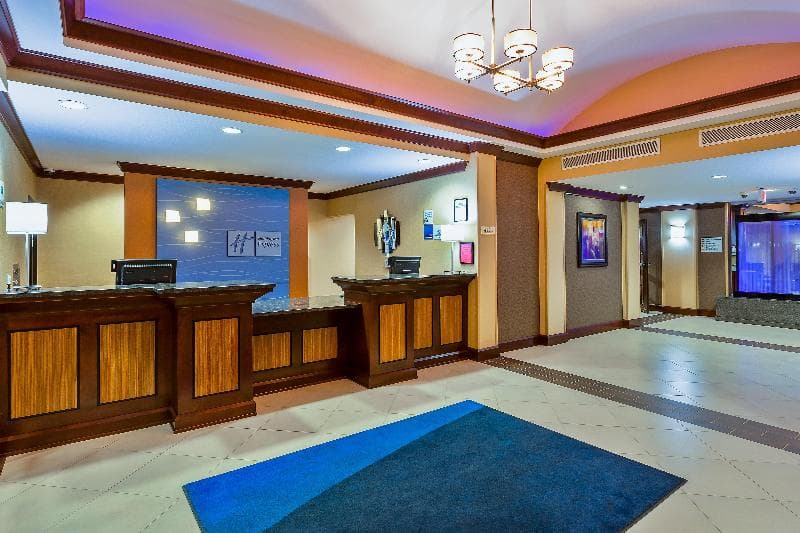 Holiday Inn Express & Suites Salina 5
